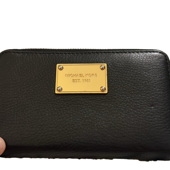 MICHAEL KORS Jet Set Travel Black Leather Logo Smartphone Wallet Wristlet Zip - Picture 2 of 6